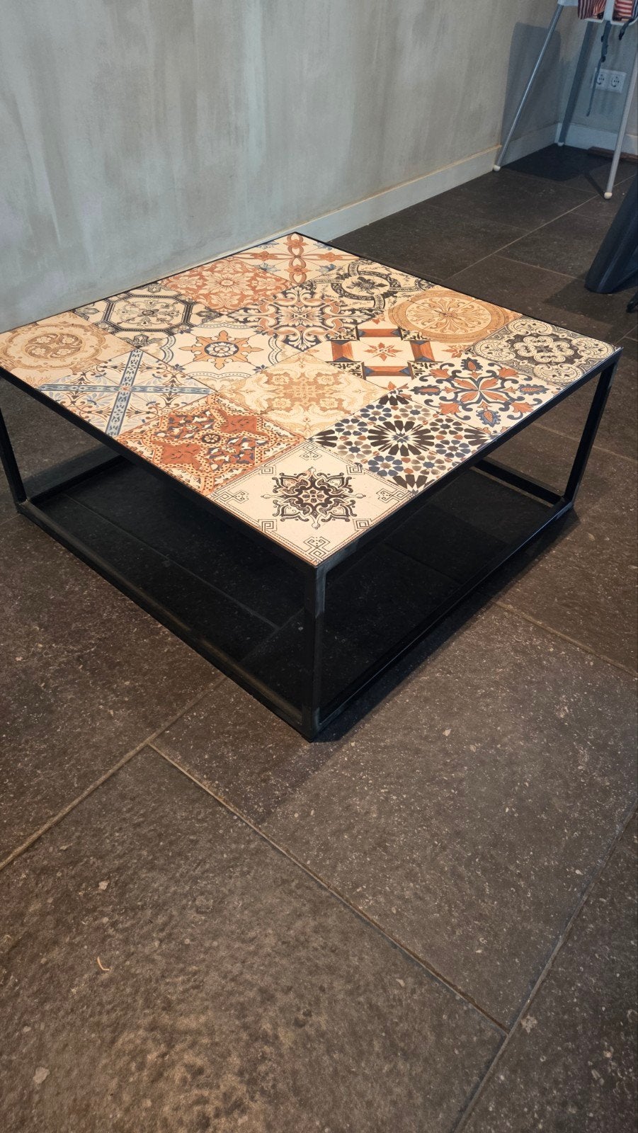 Salontafel met mozaïek tegels., Kunststof, 50 tot 100 cm, Zo goed als nieuw, 50 tot 100 cm