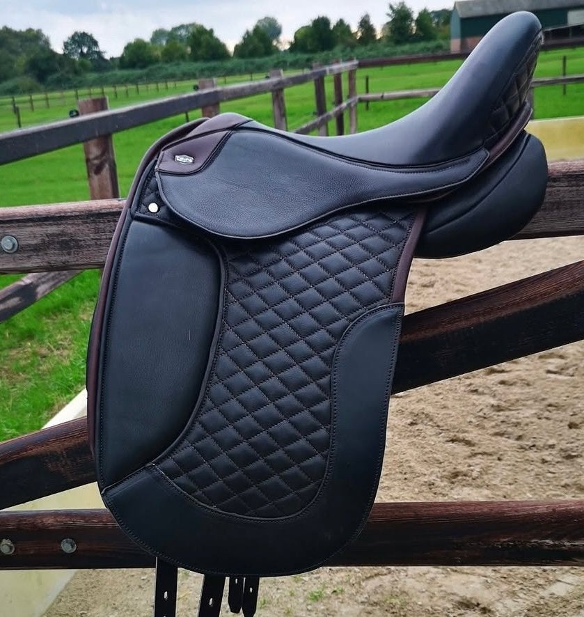 Caluna  dressuurzadel 18 inch  handgemaakt, Gebruikt, Extra wijd, Dressuur, Overige merken