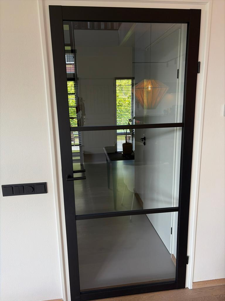 Moderne zwarte binnendeur met glas (Svedex), Ophalen, Zo goed als nieuw, Overige materialen, Overige merken