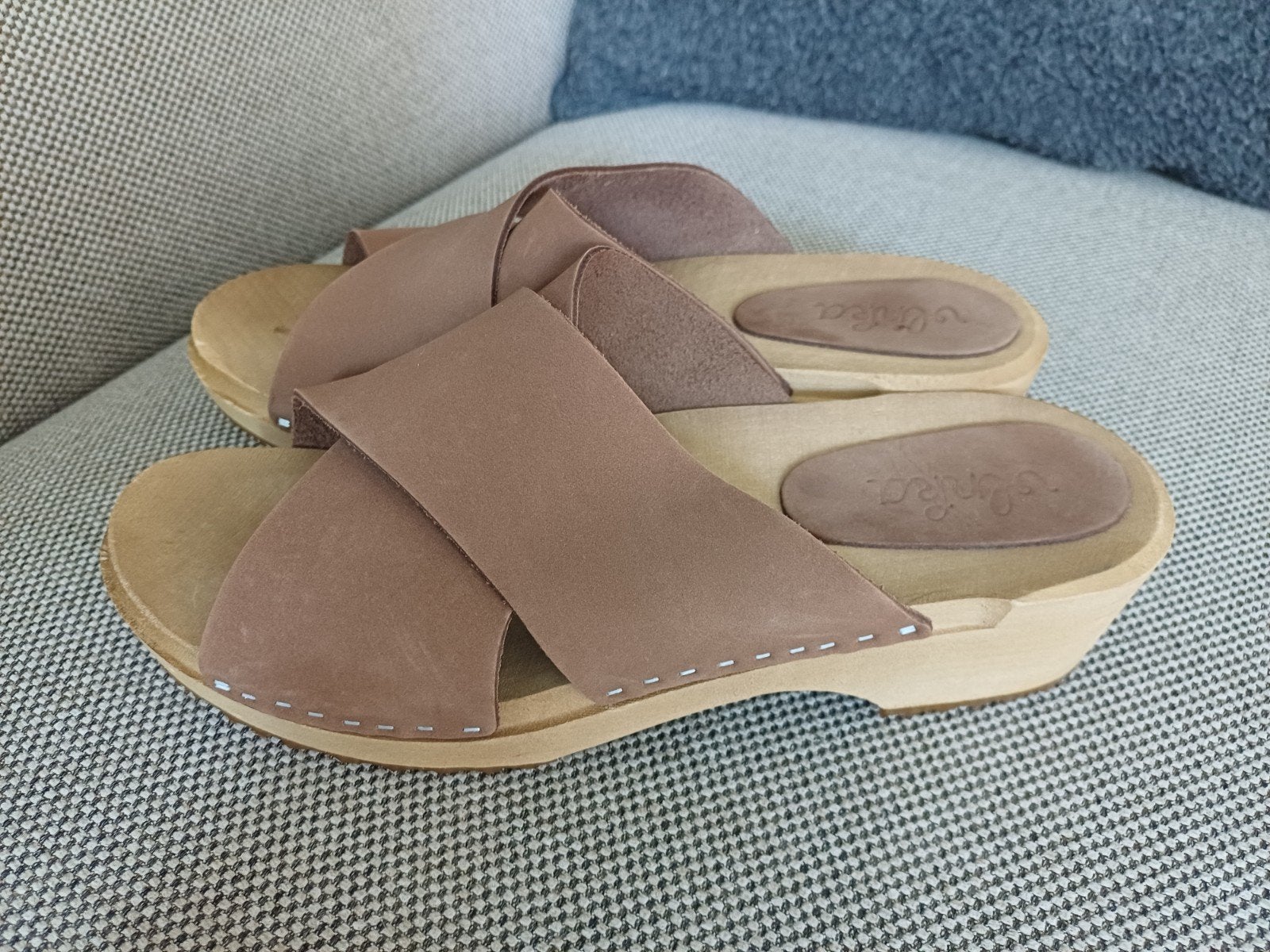 Sandalen met houten zool, Bruin, Zo goed als nieuw, Vlnka, Sandalen of Muiltjes