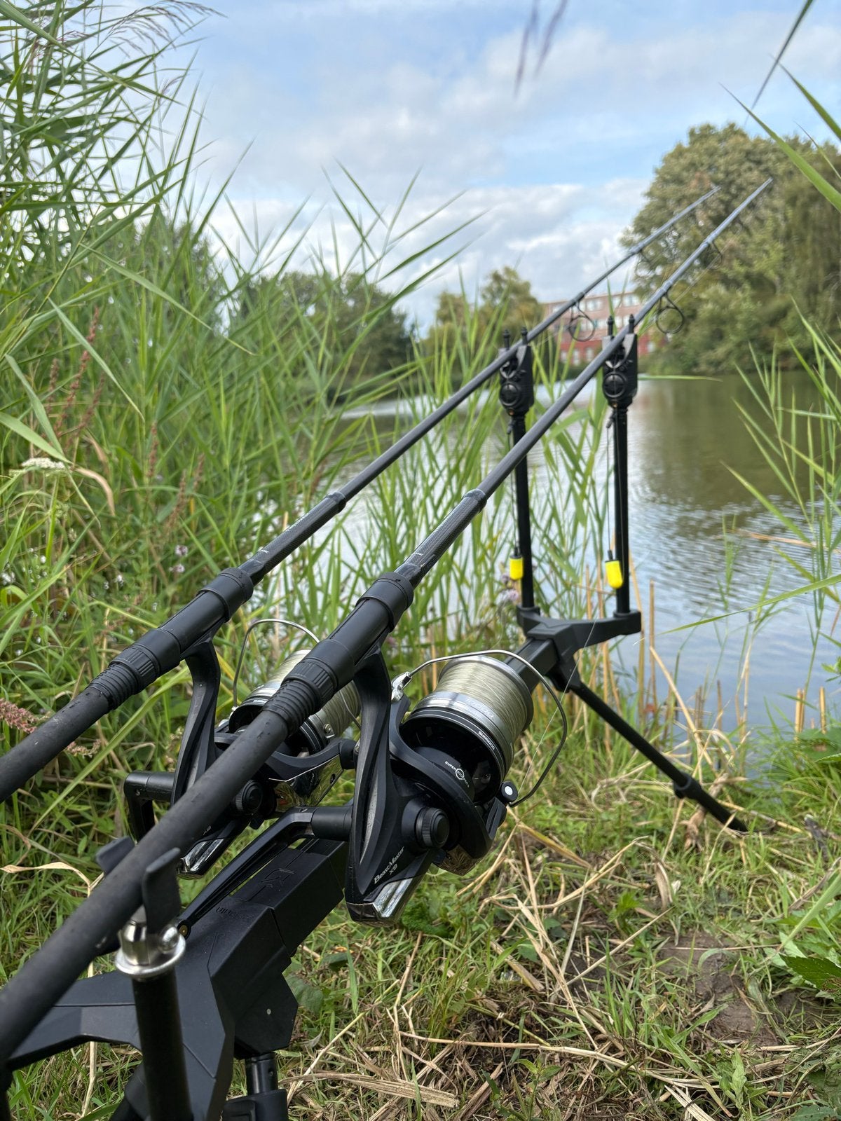 2x Shimano Beastmaster Molens met Solar lijn, Ophalen of Verzenden, Zo goed als nieuw, Molen