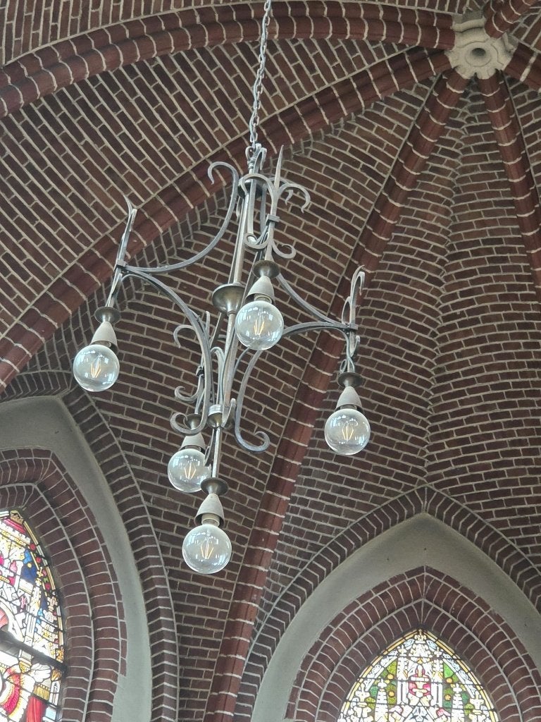 Originele neogotische kroonluchters – Heilig Hartkerk Boxtel, Antiek en Kunst, Ophalen