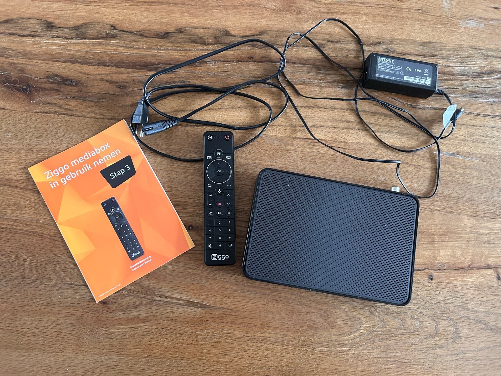 Ziggo Mediabox Next met afstandsbediening en adapter, Ophalen of Verzenden, Zo goed als nieuw, Decoder
