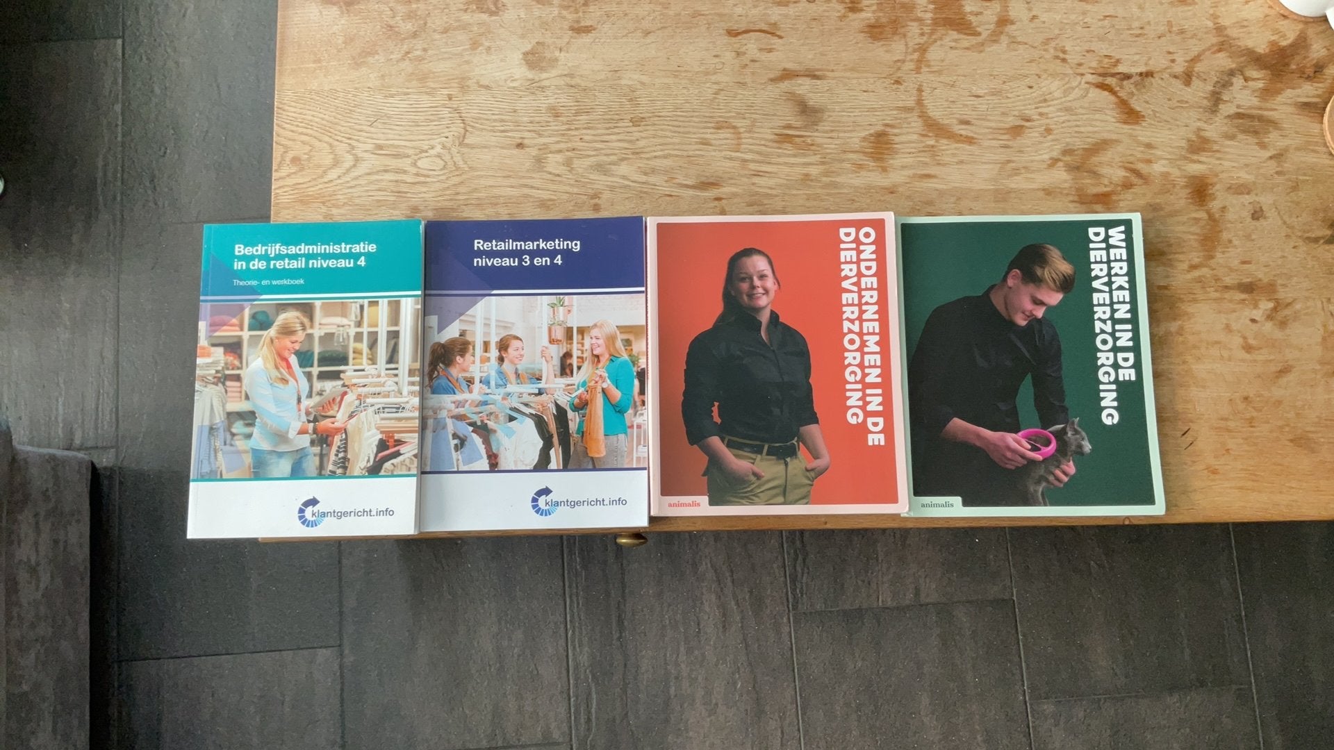 Boeken mbo opleiding dierverzorging, Ophalen, Zo goed als nieuw, Overige niveaus, Overige vakken