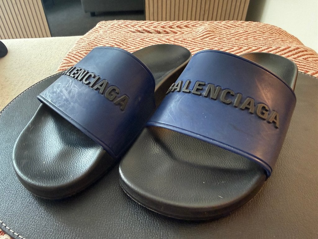 BALENCIAGA Pool Logo Rubber Slides, size 43, Kleding | Heren, Schoenen, Sandalen, Zwart, Ophalen of Verzenden, Gedragen
