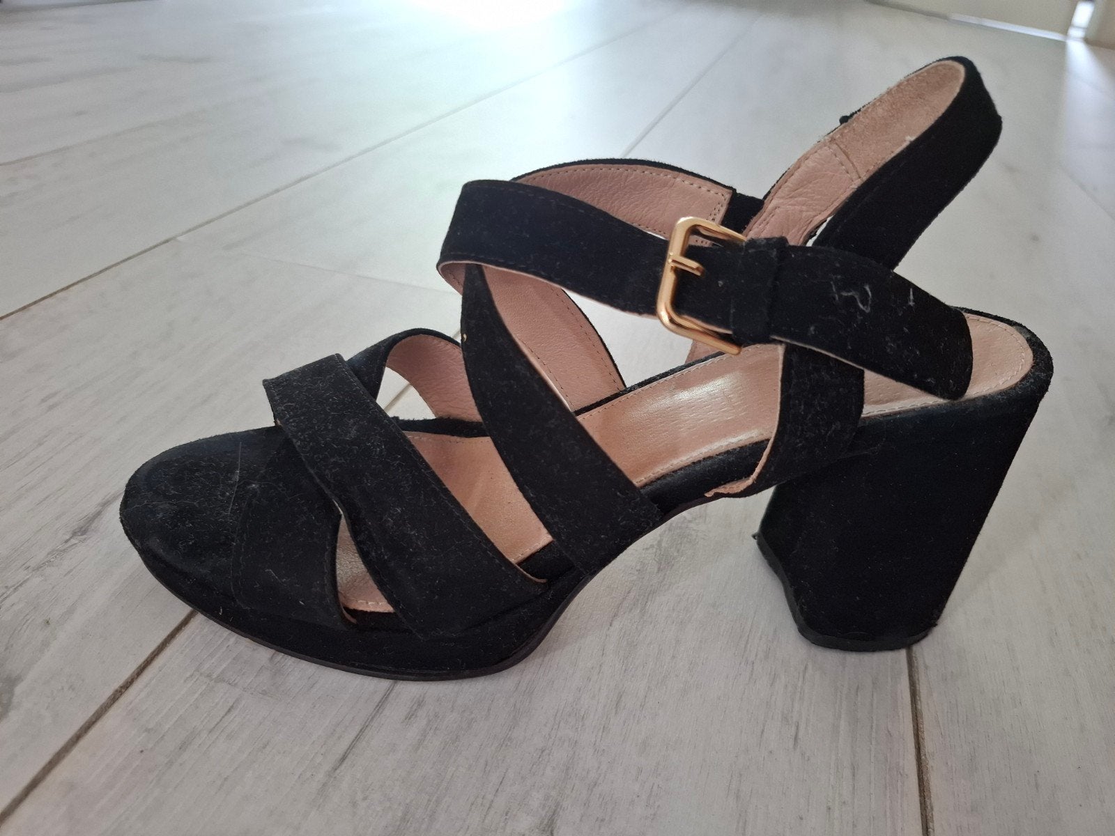Manfield dames sandalen zwart suede met hak 7 cm, Zwart, Zo goed als nieuw, Manfield, Sandalen of Muiltjes