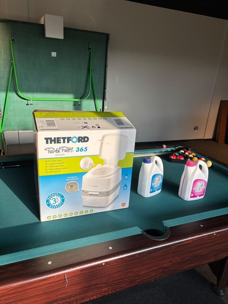 Nieuwe Thetford Porta Potti 365 met Sani Plus vloeistoffen, Ophalen, Nieuw