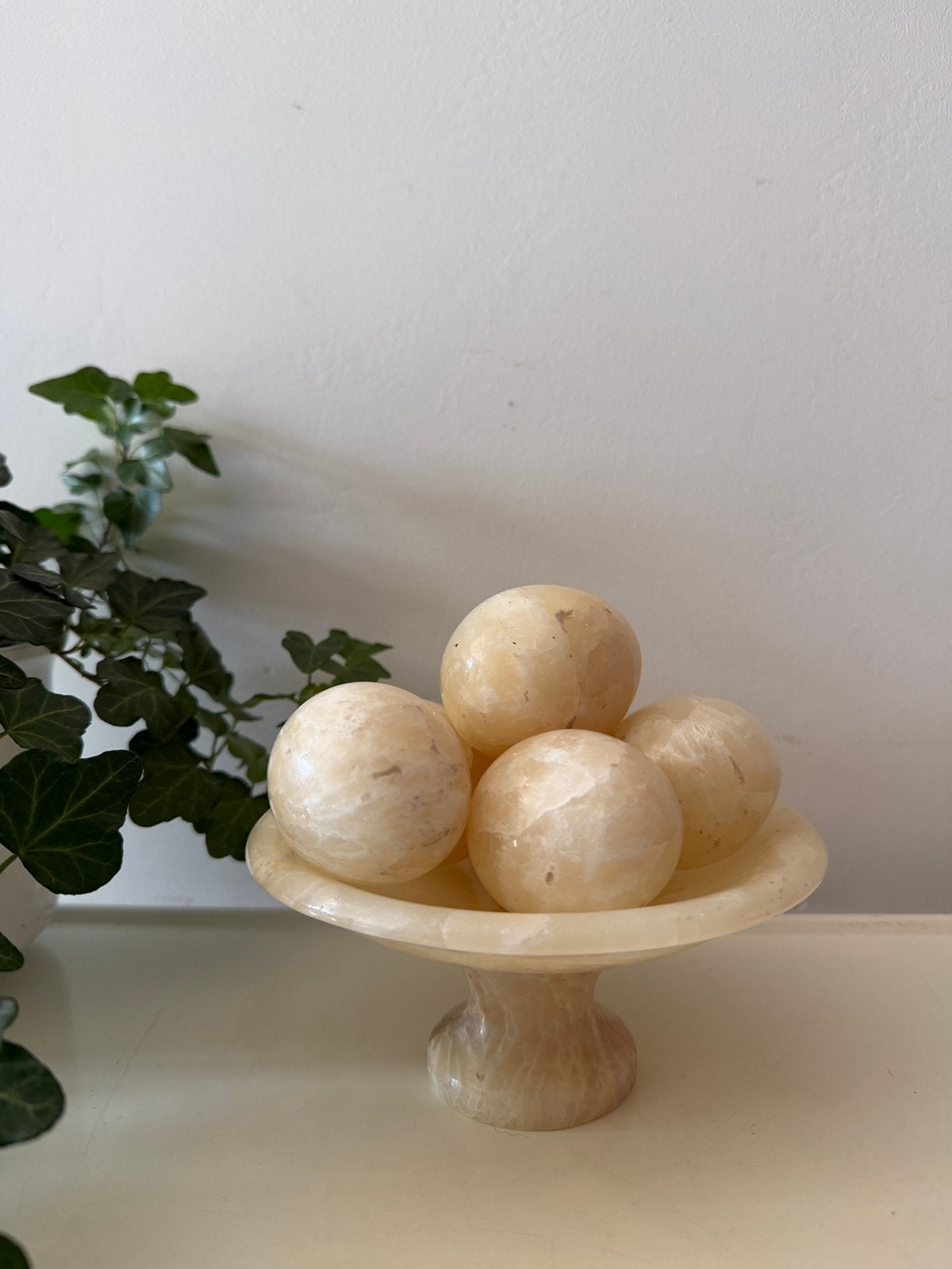 Albast schaal met 6 bollen, Ophalen of Verzenden