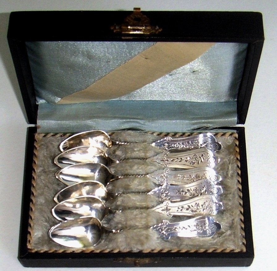 Antiek set zes zilveren mokkalepeltjes in etui ca 1900, Ophalen of Verzenden, Zilver