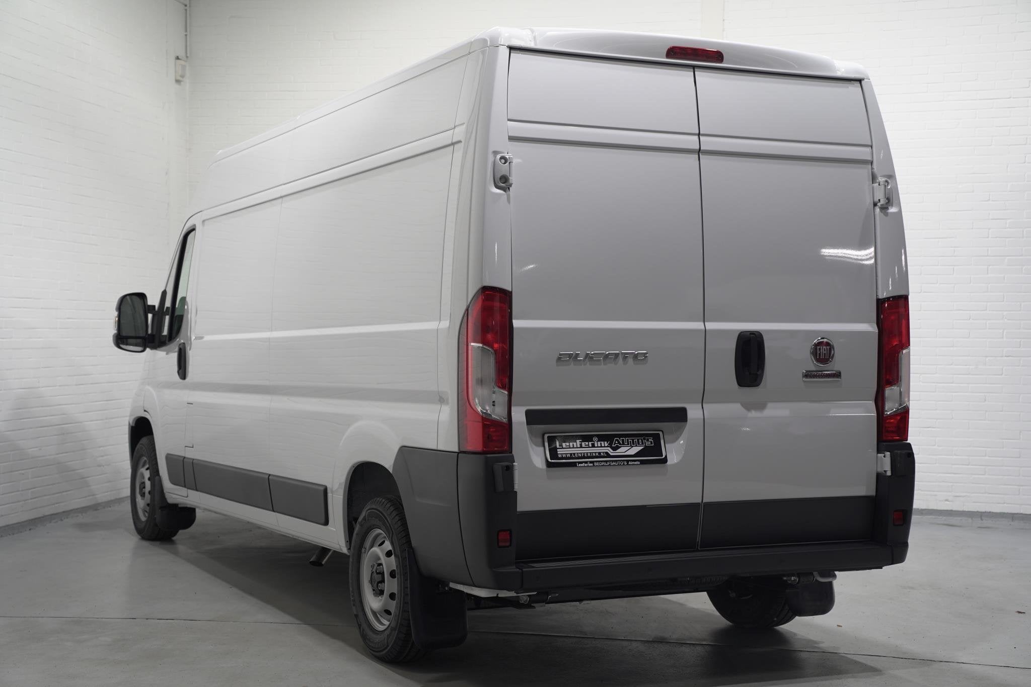 Foto 3 van Fiat Ducato 2.2 MultiJet 140 pk L3H2 13m3 BPM vrij Airco, Cr