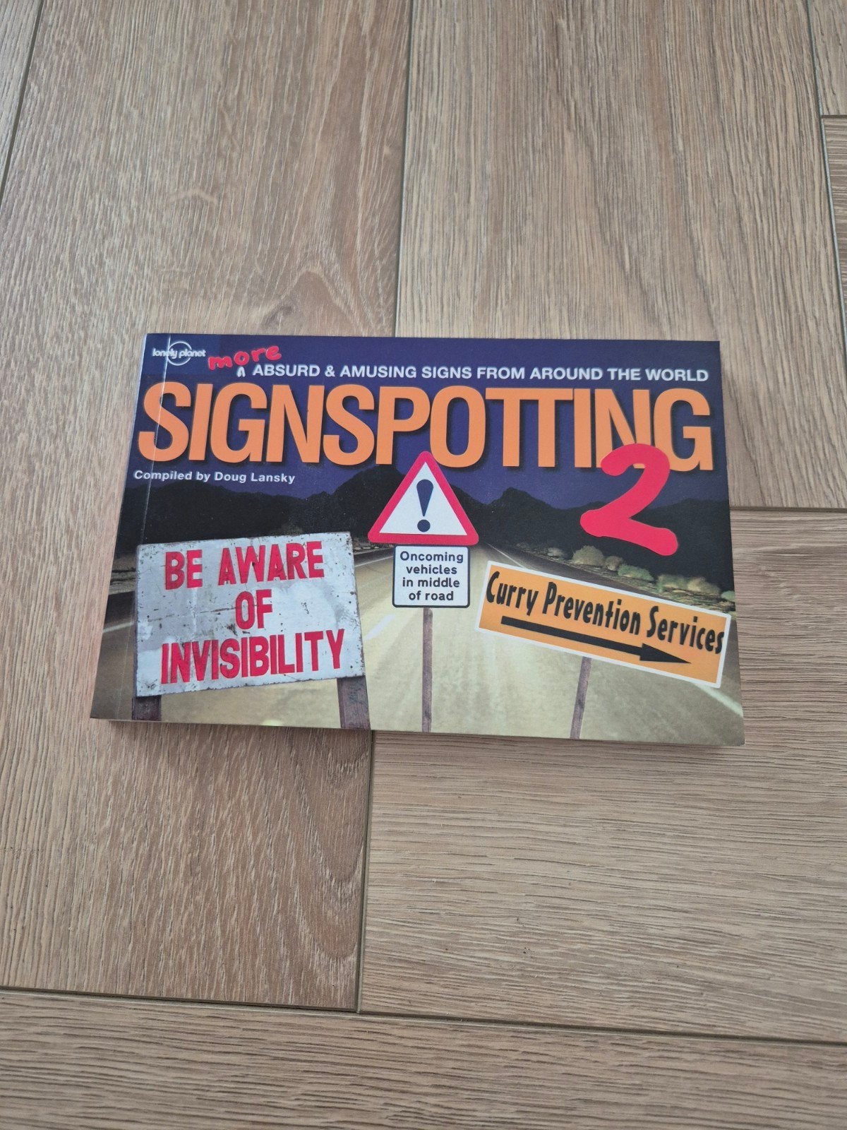 Signspotting 2: Absurde en grappige borden wereldwijd, Ophalen of Verzenden, Zo goed als nieuw, Doug Lansky, Anekdotes en Observaties