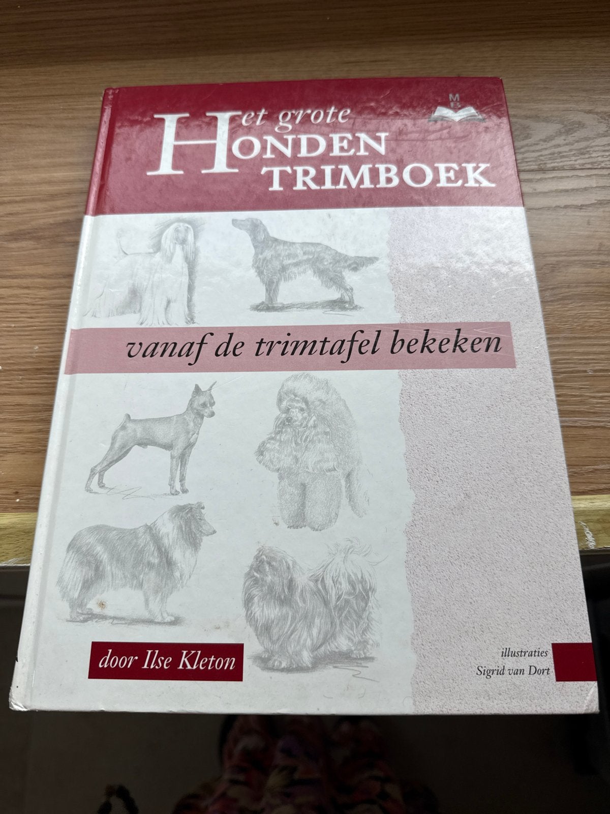 Het Grote Honden Trimboek - Ilse Kleton, Ophalen of Verzenden, Gelezen, Honden