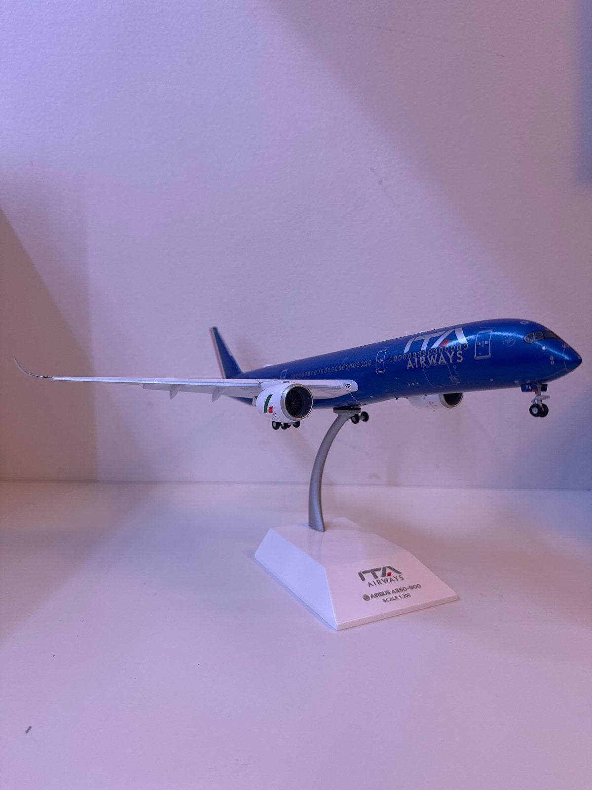 ITA Airways Airbus A350-900 (zwaar metaal) schaalmodel 1:200, Overige merken, 1:200 of kleiner, Ophalen of Verzenden, Zo goed als nieuw