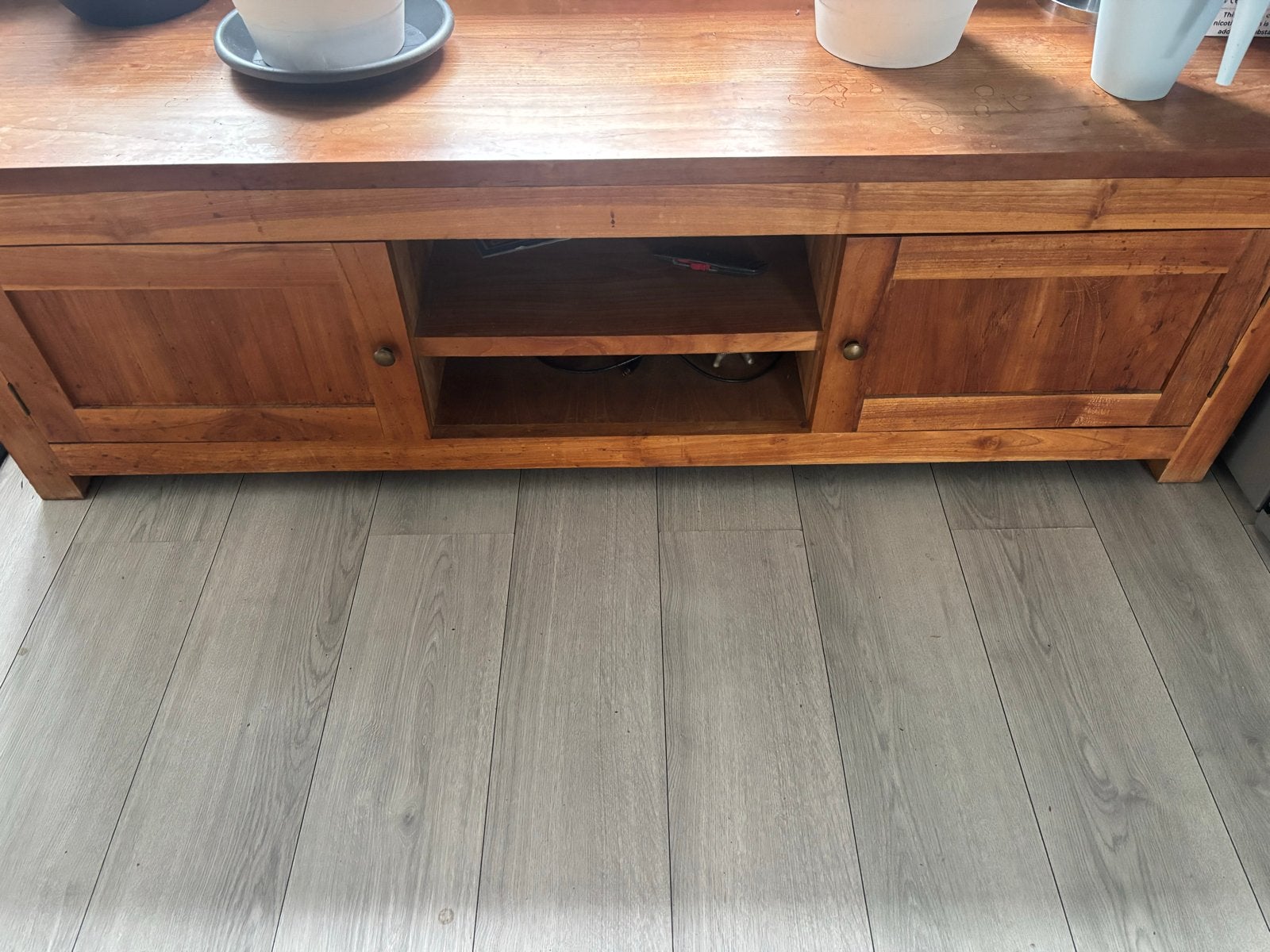 Houten dressoir met deuren en open vakken, Huis en Inrichting, Ophalen, Gebruikt, 100 tot 150 cm, 25 tot 50 cm