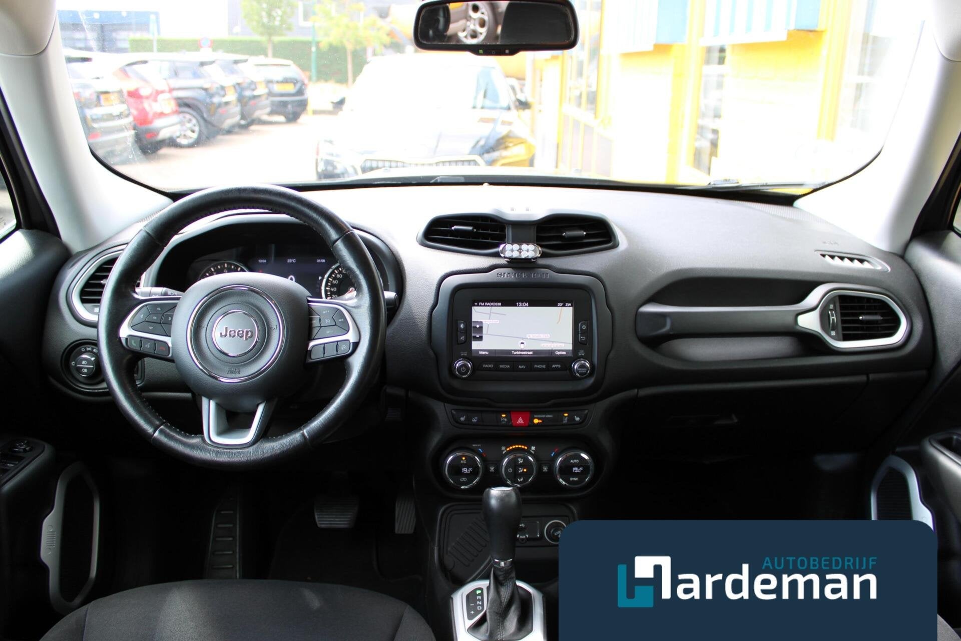 Jeep Renegade 1.4 MultiAir Limited Trekhaak Xenon, Stof, Gebruikt, 4 cilinders, Met garantie (alle)