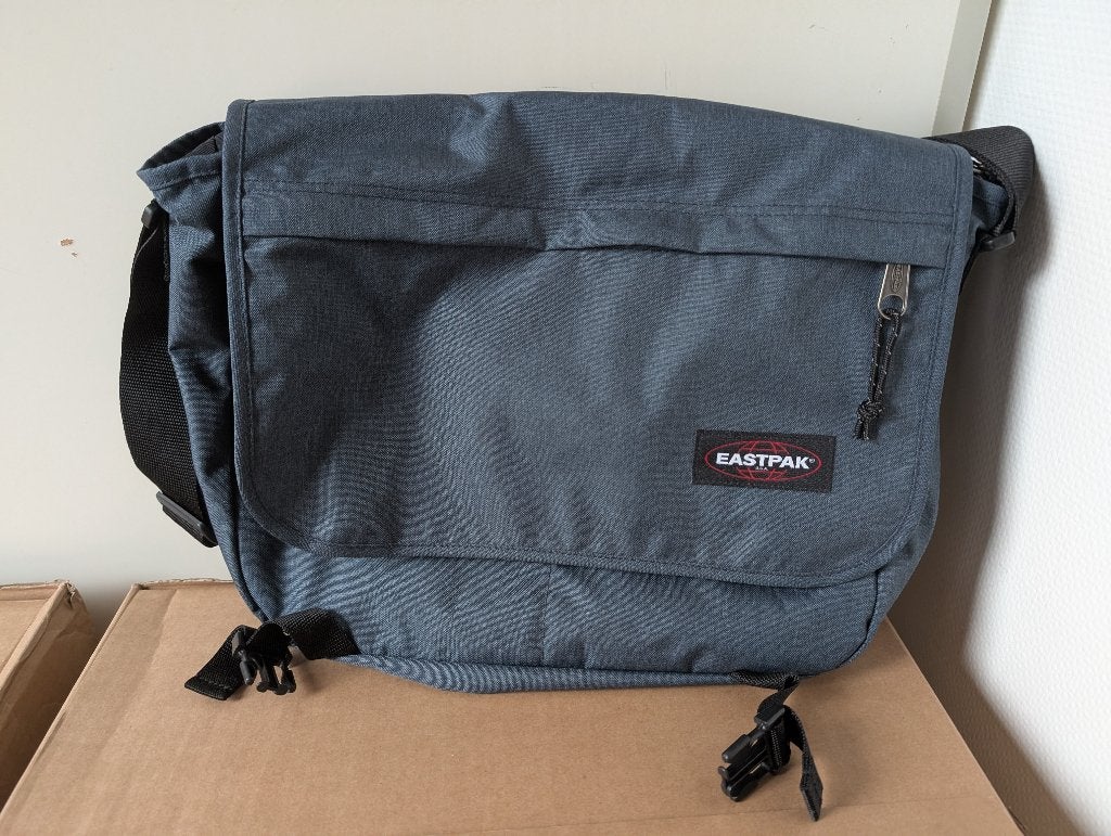 Eastpak Delegate+ Schoudertas, Ophalen of Verzenden, Zo goed als nieuw, Blauw, Overige merken
