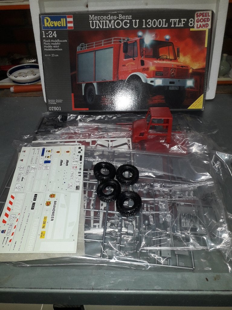 REVELL UNIMOG BRANDWEERAUTO NIEUW in DOOS schaal 1:24, Revell, Groter dan 1:32, Nieuw, Ophalen of Verzenden