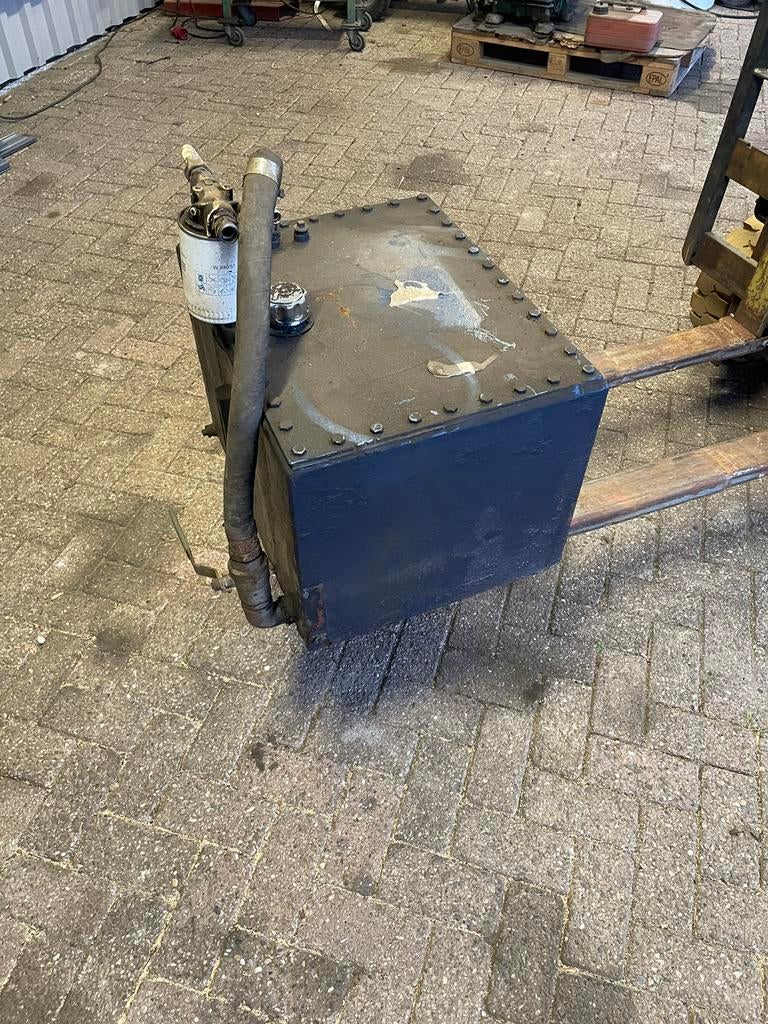 Hydrauliekolie tank olie tank unit filter met olie, Ophalen, Zo goed als nieuw