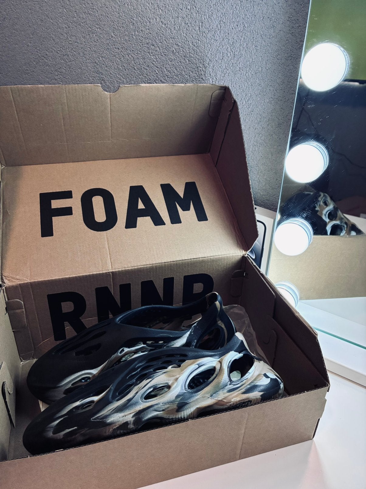 YZY Foam Runner ( Brown Blue), Blauw, Ophalen of Verzenden, Sneakers of Gympen, Zo goed als nieuw