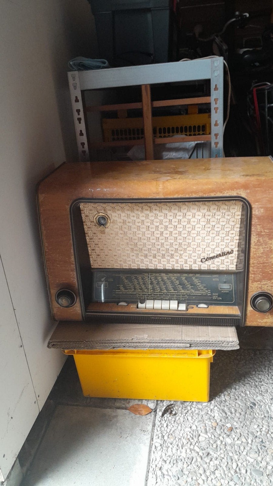 Oude radio, Ophalen