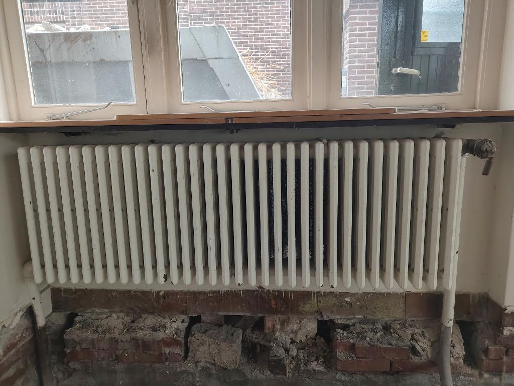 Antieke gietijzeren radiatoren, Doe-het-zelf en Verbouw, Verwarming en Radiatoren, Ophalen, 30 tot 80 cm, Gebruikt, Radiator