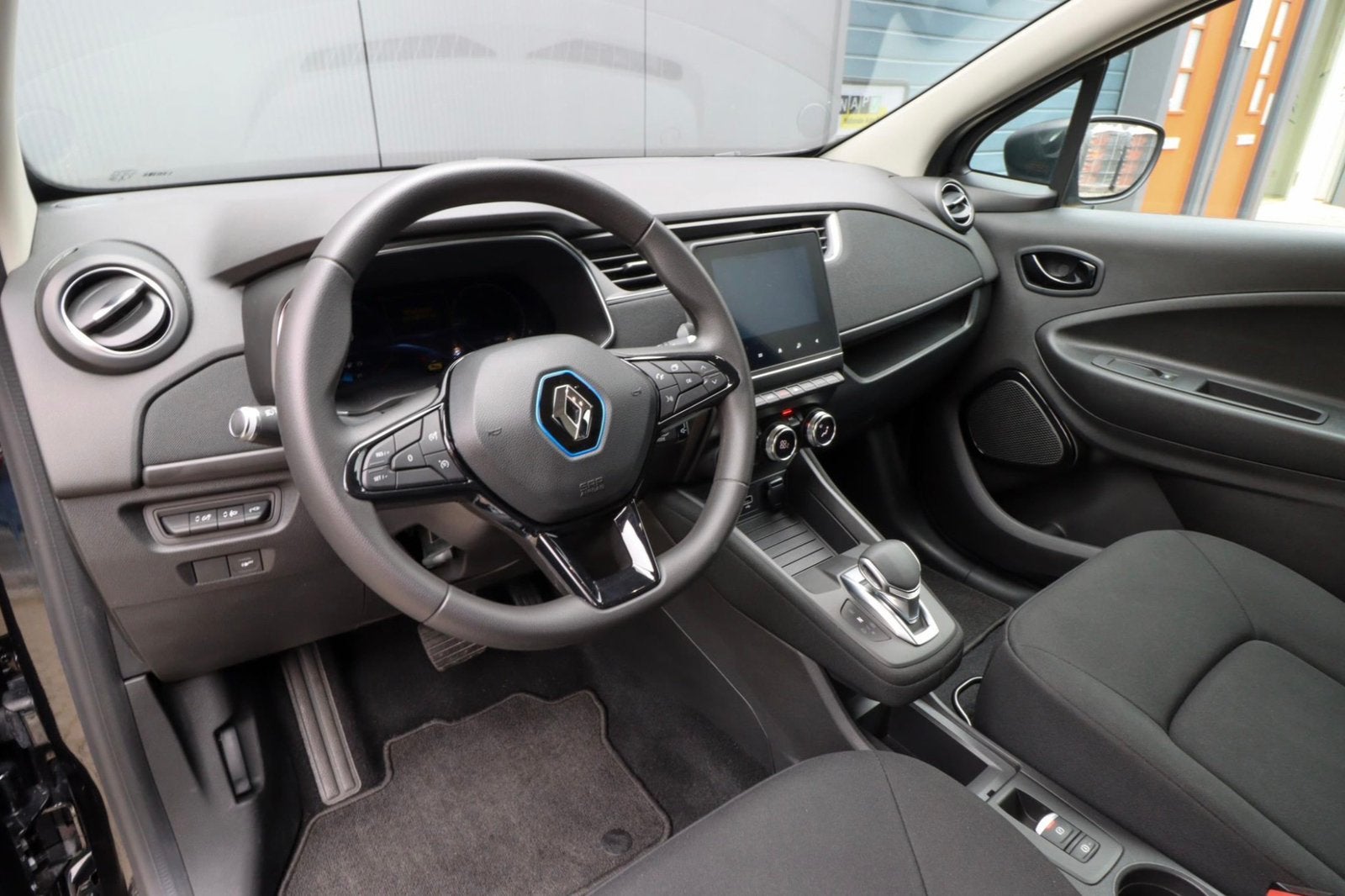 ✅ Prachtige JONGE Renault ZOE life R110 -100pk 2020 metallic, Auto's, 180 min, Zwart, Elektrisch, ZOE