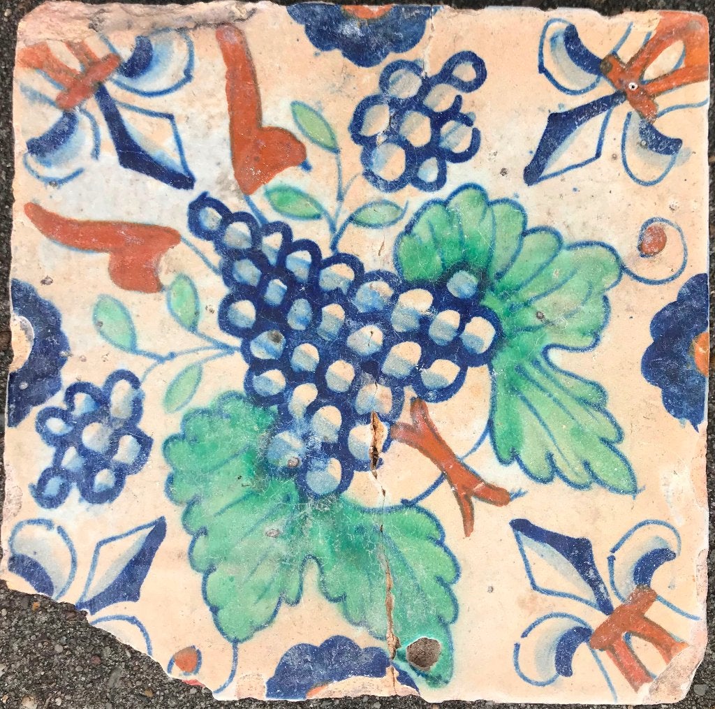 tegel druiventros ca. 1625 bodemvondst, Antiek en Kunst, Antiek | Keramiek en Aardewerk, Verzenden