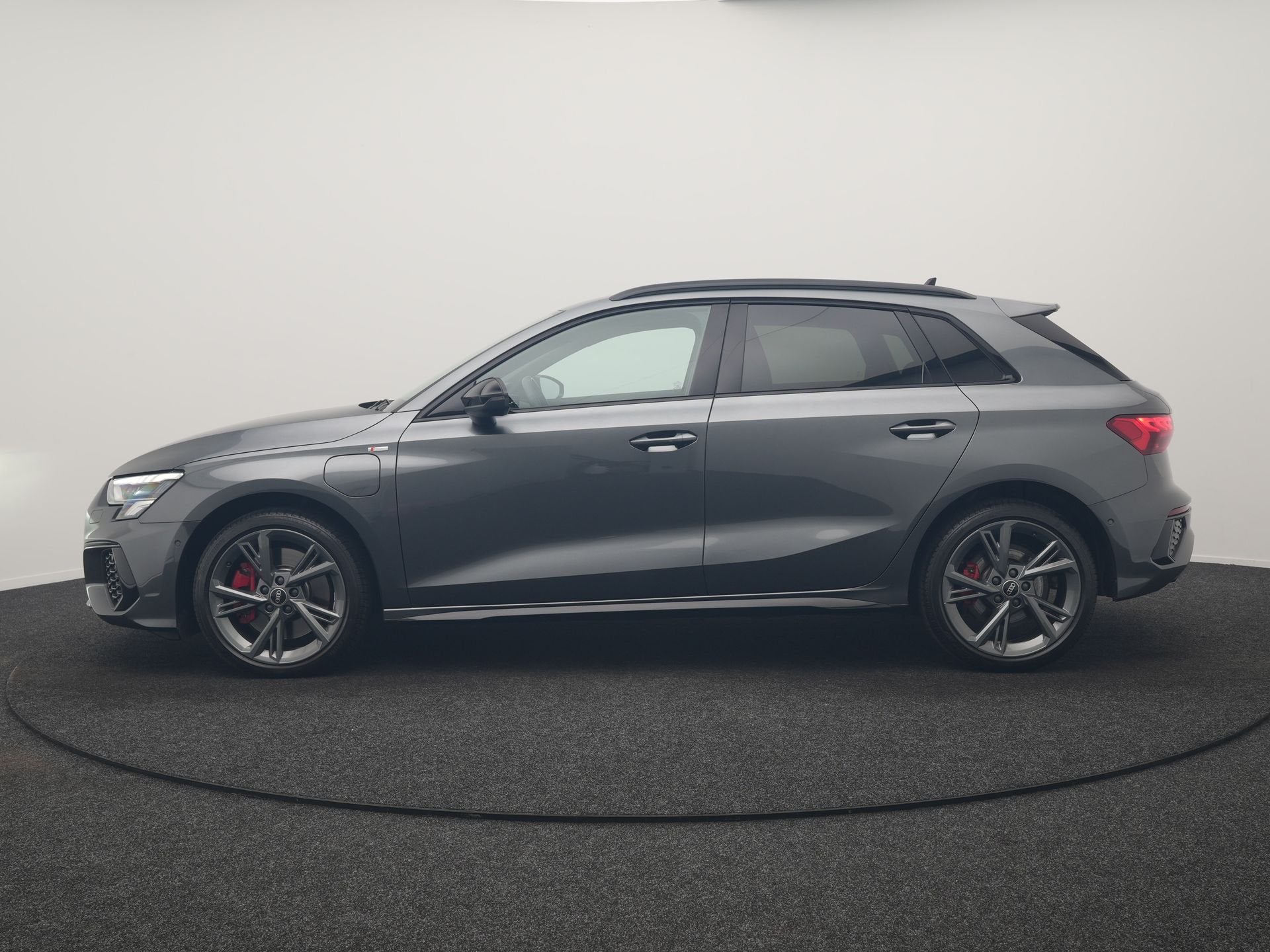 Audi A3 Sportback 45 TFSI e S Line PHEV 245pk Dealer O.H. |, Dealer onderhouden, Stof, Gebruikt, Zwart