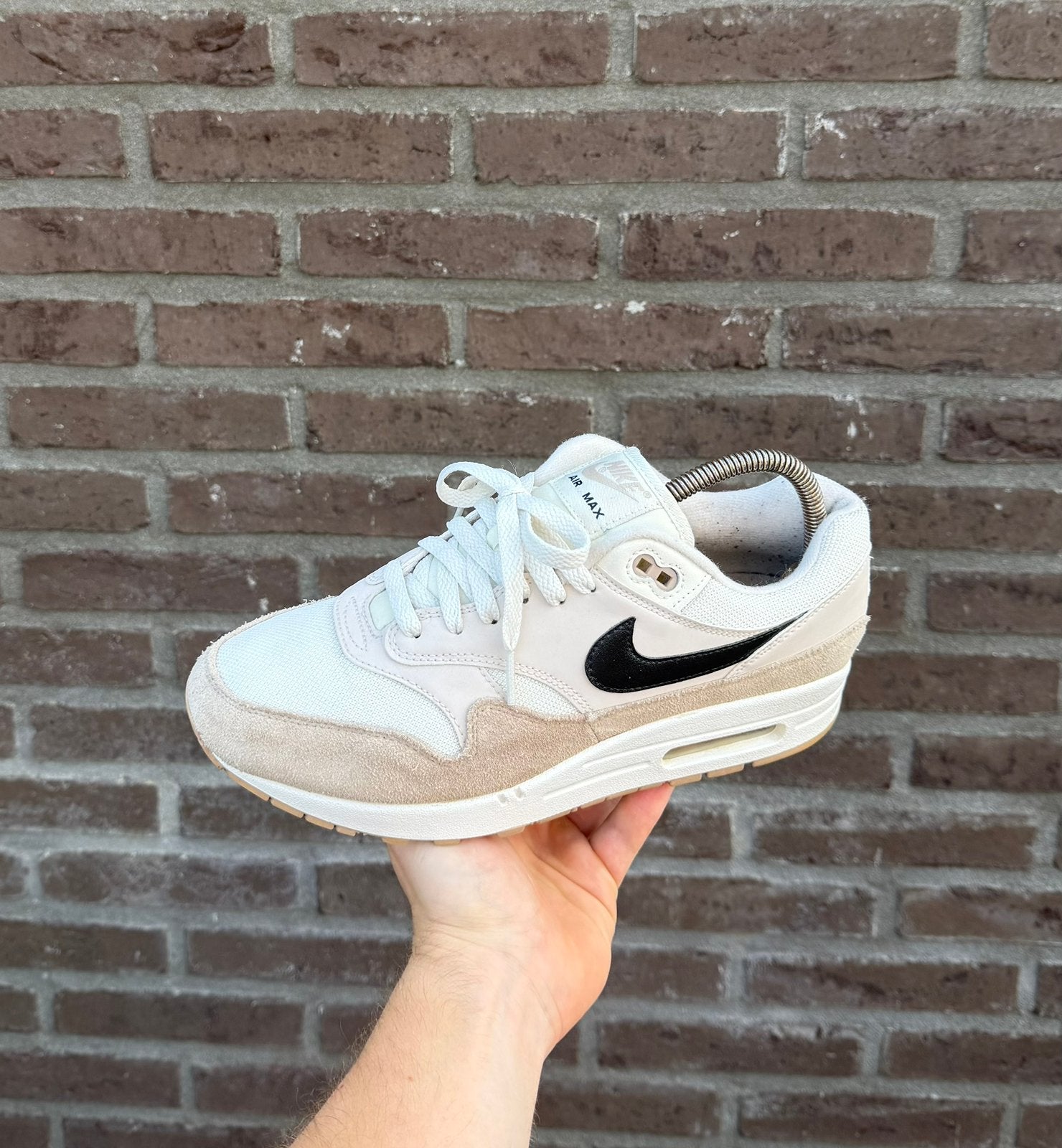 Nike Air Max 1 'Sand Black' (2018) – Maat 41, Kleding | Heren, Schoenen, Ophalen of Verzenden, Overige kleuren, Sneakers of Gympen