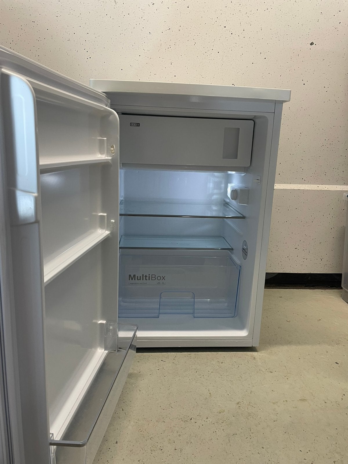 Bosch tafelmodel koelkast met vriesvak, Bosch, Gebruikt, Minder dan 85 cm, Shop-nl@bosch-home.com