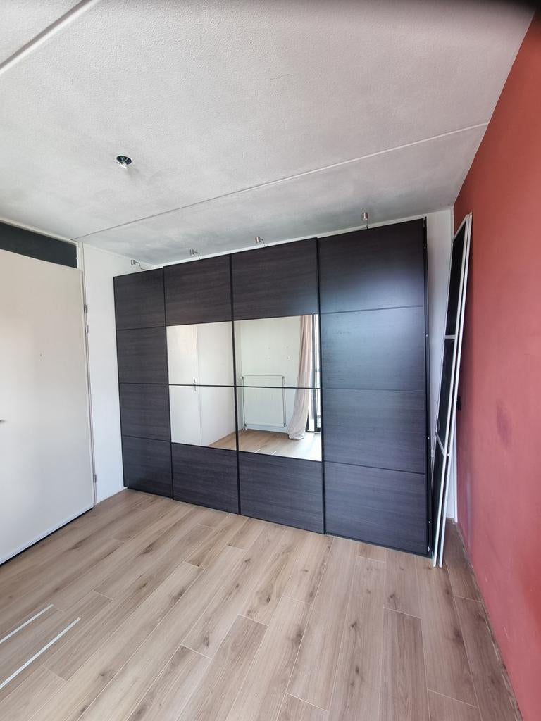 Grote kledingkast met spiegel en schuifdeuren, Huis en Inrichting, Ophalen, Glas, Zo goed als nieuw, 200 cm of meer