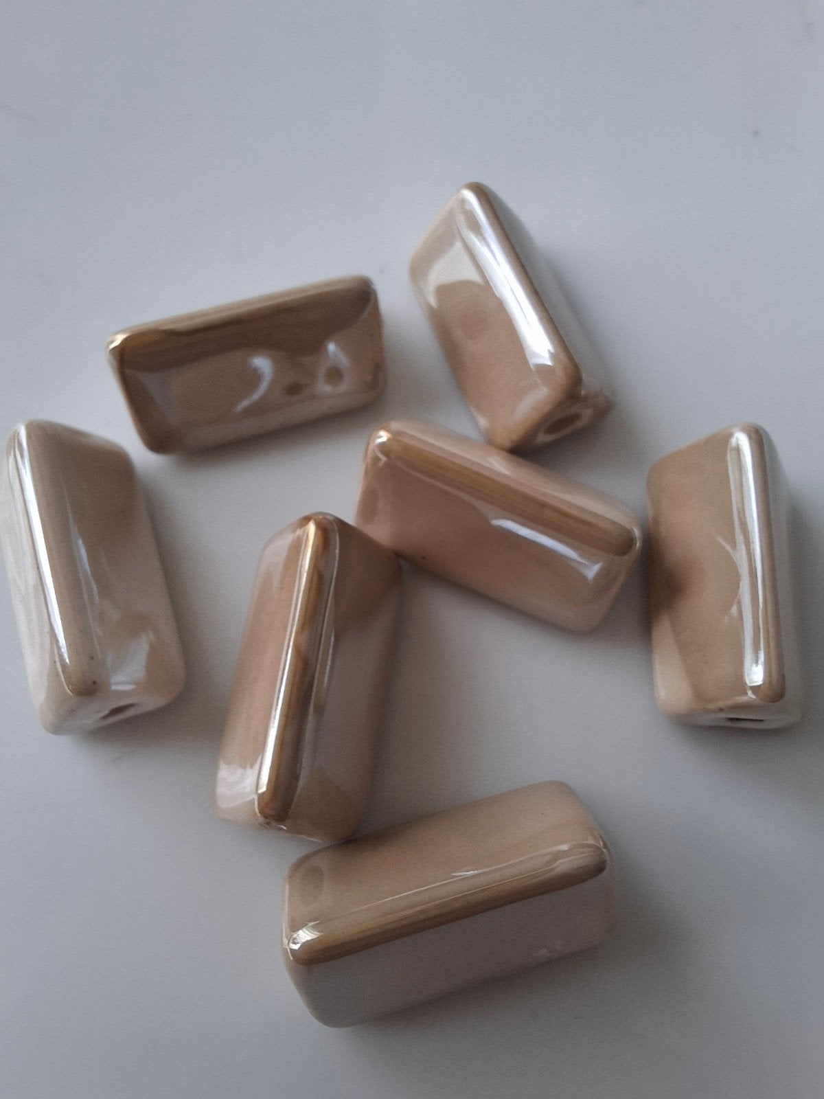 7 stuks keramiek glaskralen driehoek bruin beige kralen, Kraal, -, -, Nieuw