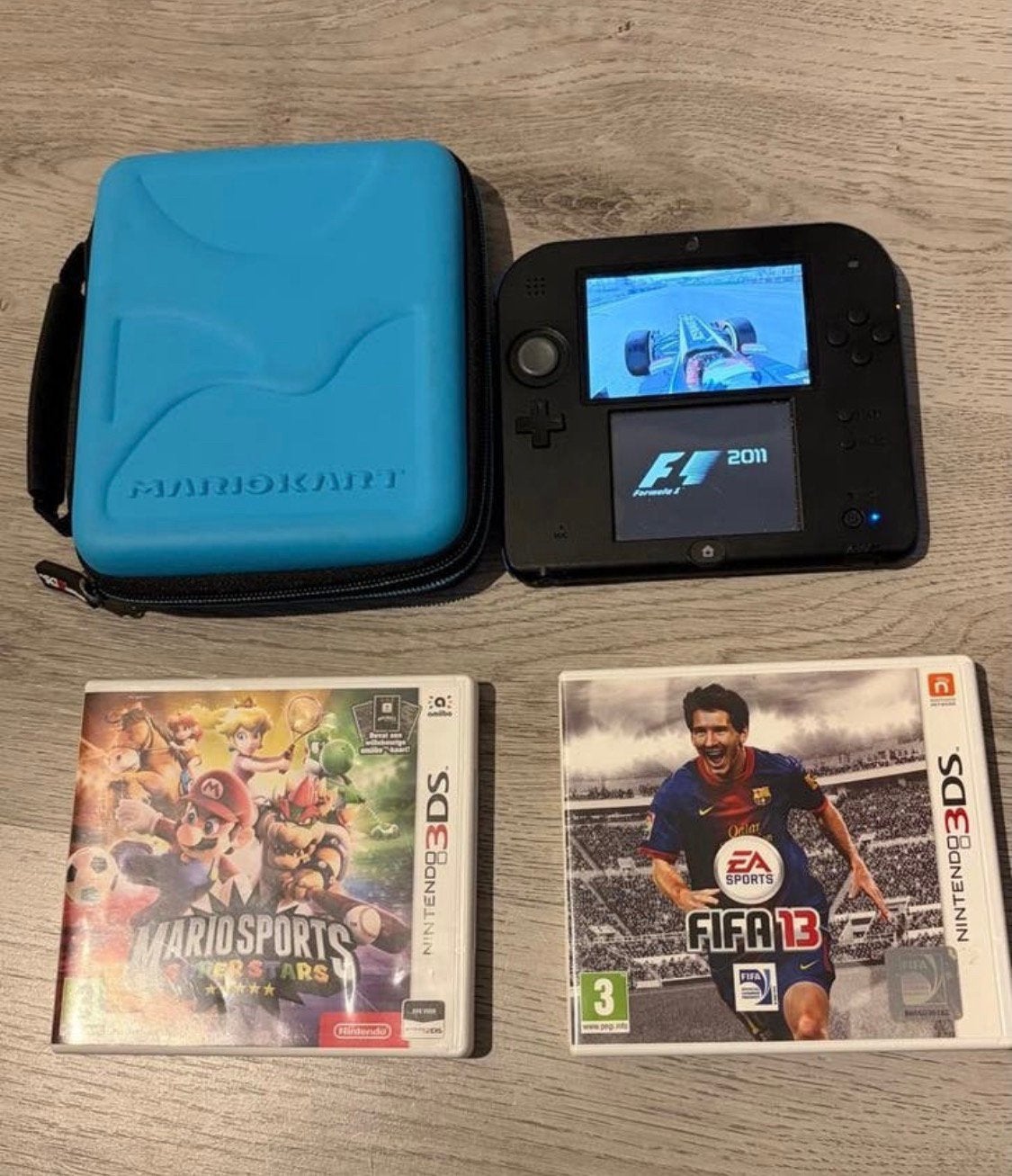 MOOIE NINTENDO 2DS INCL. OPLADER EN OPBERGCASE + 3 SPELLEN, Spelcomputers en Games, Spelcomputers | Nintendo 2DS en 3DS, Ophalen