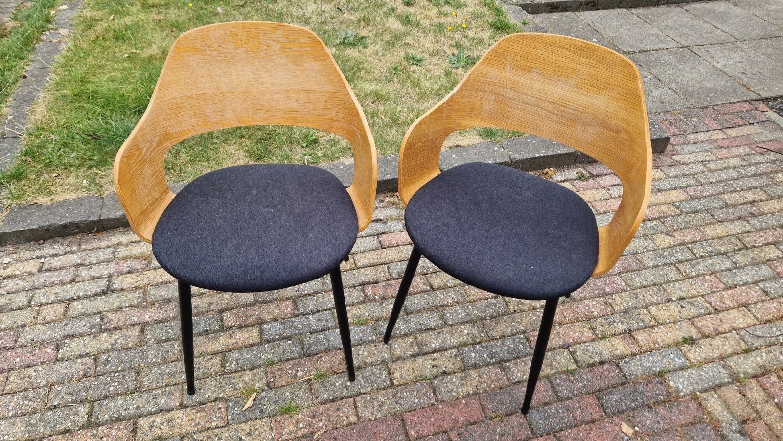 Twee gebruikte stoelen, op te knappen, Ophalen, Gebruikt, Twee, Overige kleuren
