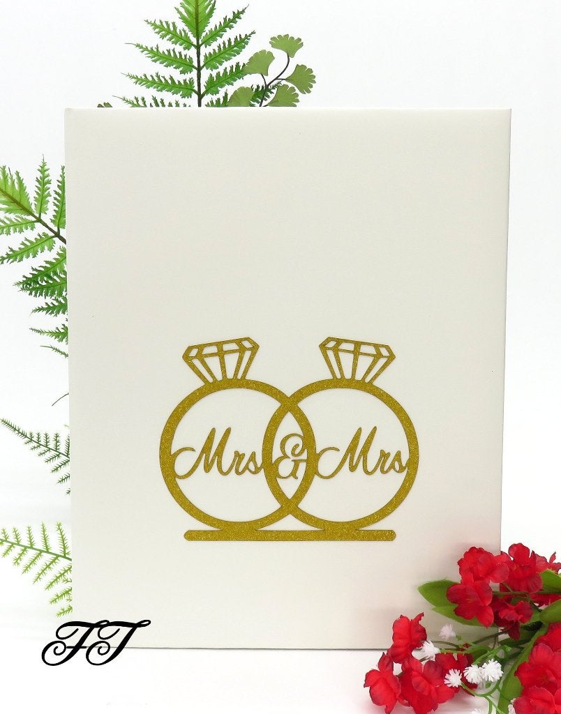 Luxe Mrs & Mrs gouden ringen gastenboek., Hobby en Vrije tijd, Ophalen of Verzenden, Nieuw, Feestartikel, Geboorte of Huwelijk