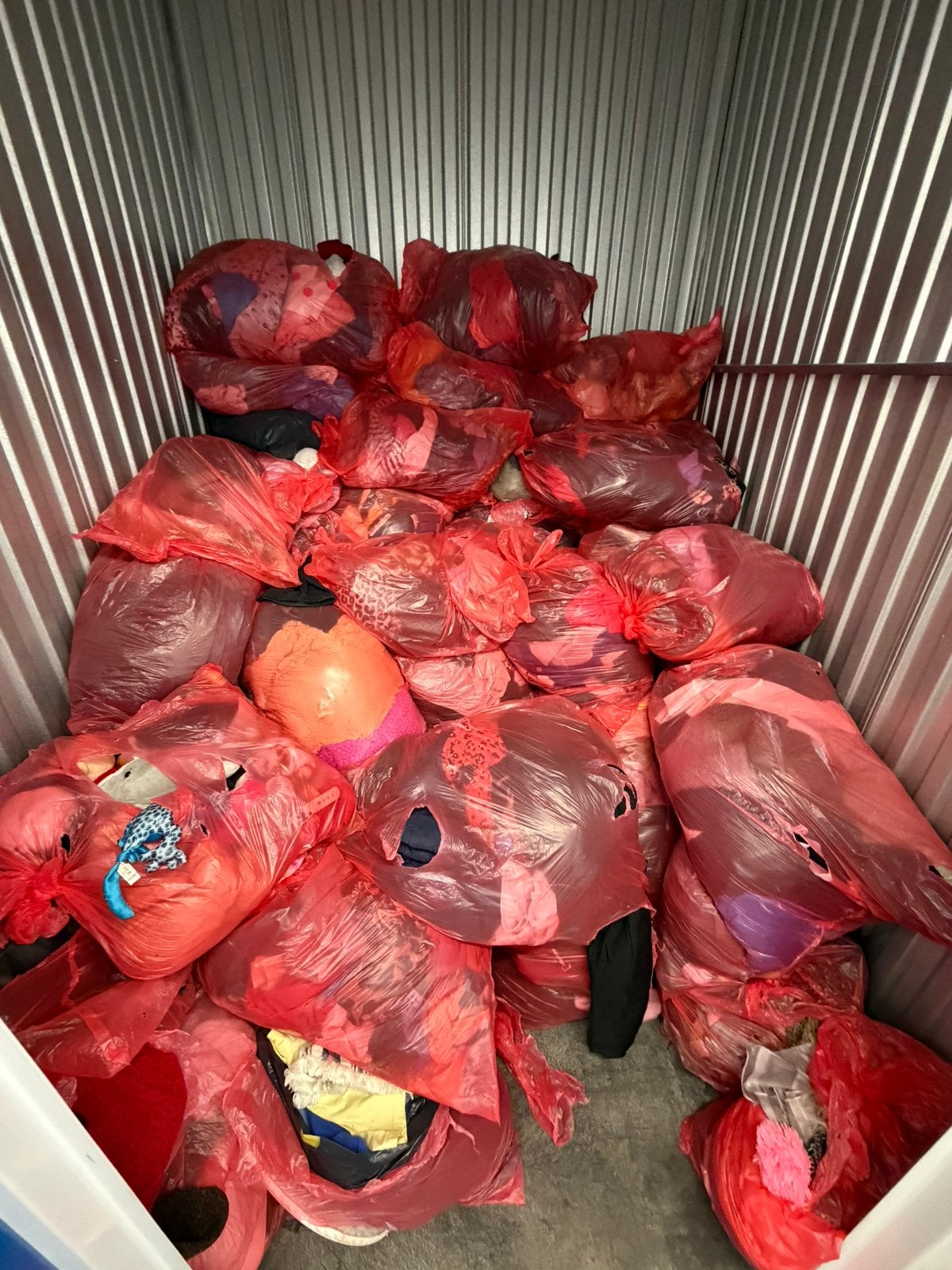 Partij 75 zakken kleding ongesorteerd, Ophalen, Gedragen