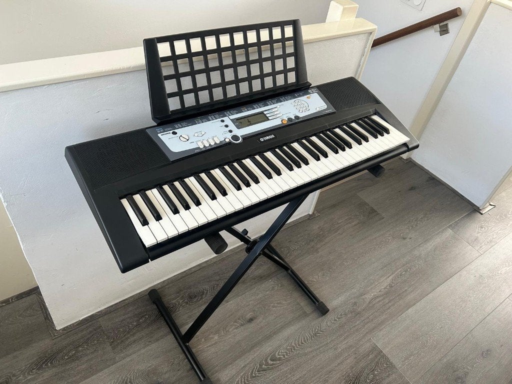 Keyboard met standaard (Yamaha), Ophalen, Met standaard, Yamaha, 61 toetsen