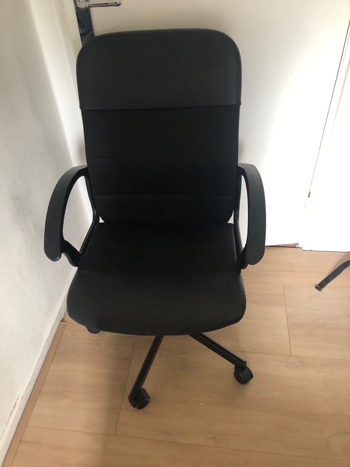 Bureau stoel zwart goeie staat, Huis en Inrichting, Ophalen, Zo goed als nieuw, Zwart