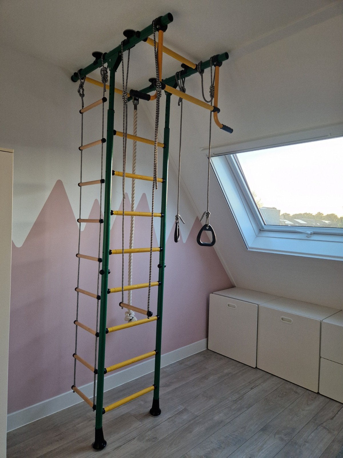 Indoor Klimrek met diverse speeltoestellen, Ophalen, Zo goed als nieuw, Schommel, Aanbouwonderdeel