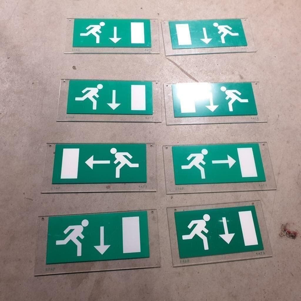 noodverlichting bordjes  per 4 stuks, Ophalen, Gebruikt, Kunststof