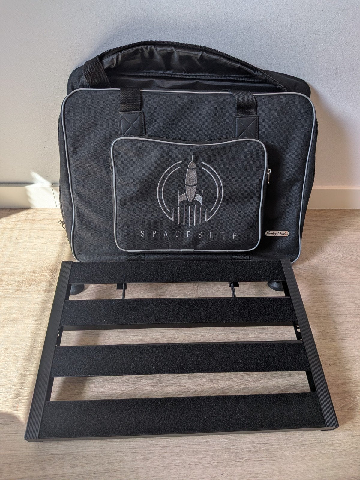 Harley Benton Spaceship 40 pedalboard met tas, Muziek en Instrumenten, Effecten, Ophalen of Verzenden, Zo goed als nieuw, Overige typen