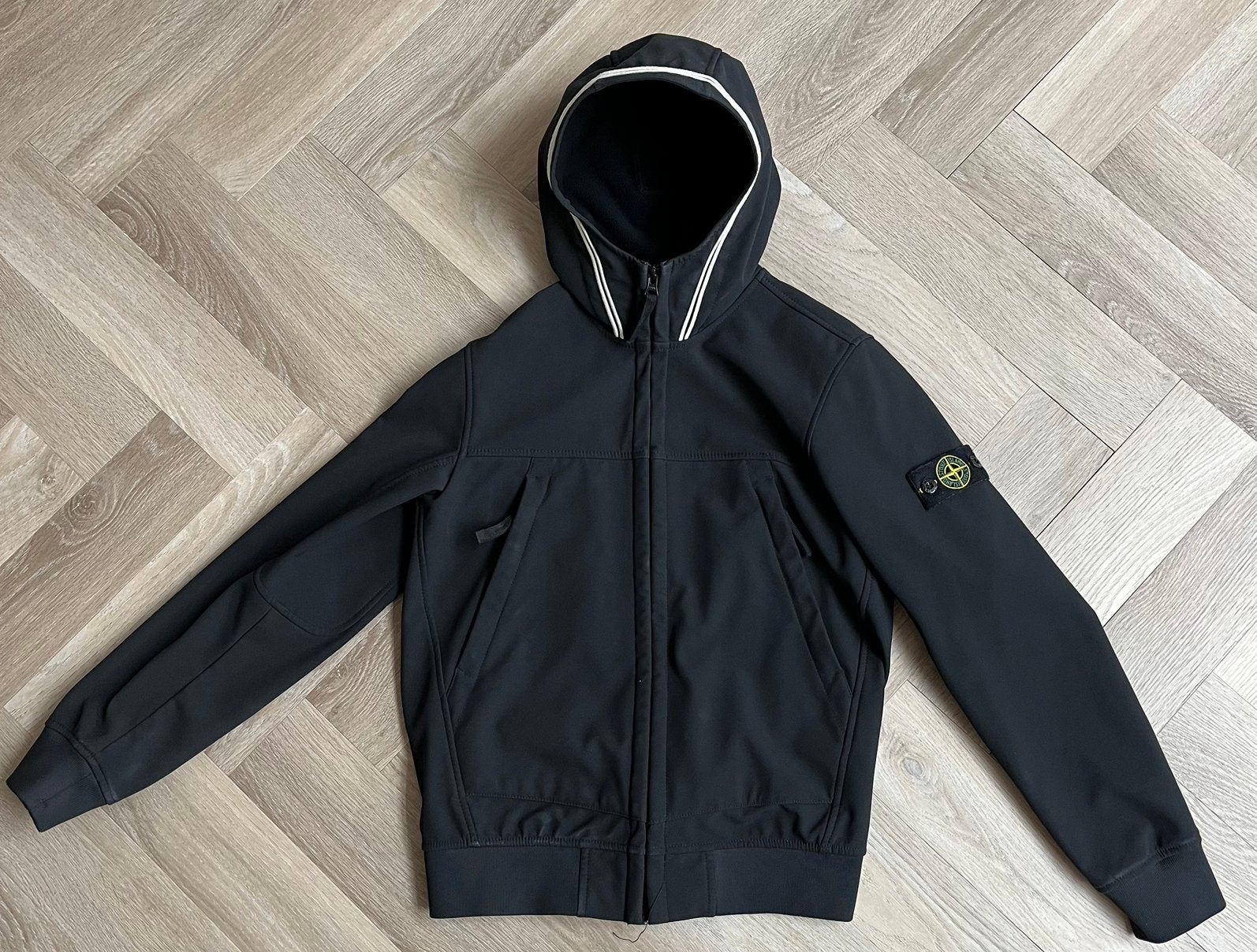 Stone Island “softshell jas” maat 12, Kleding | Heren, Jassen | Zomer, Ophalen, Zo goed als nieuw, Overige maten, Zwart