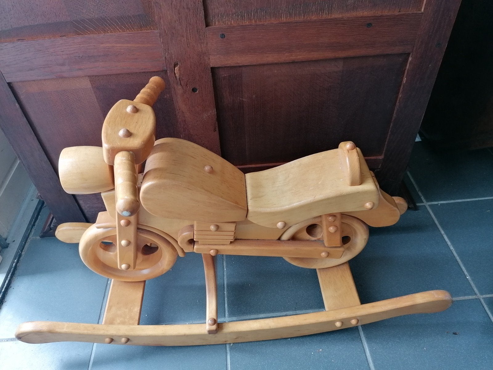 Stevige houten hobbelmotor, Ophalen, Gebruikt, Rij- of Hobbelspeelgoed