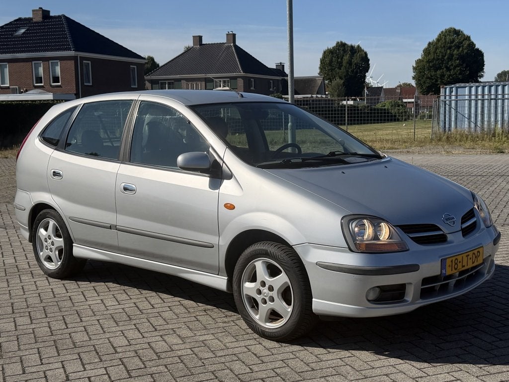 Nissan Almera Tino 1.8 AIRCO Apk:April 2027 (bj 2003), Auto's, Nissan, 13 km/l, 1345 kg, 4 cilinders, 700 kg