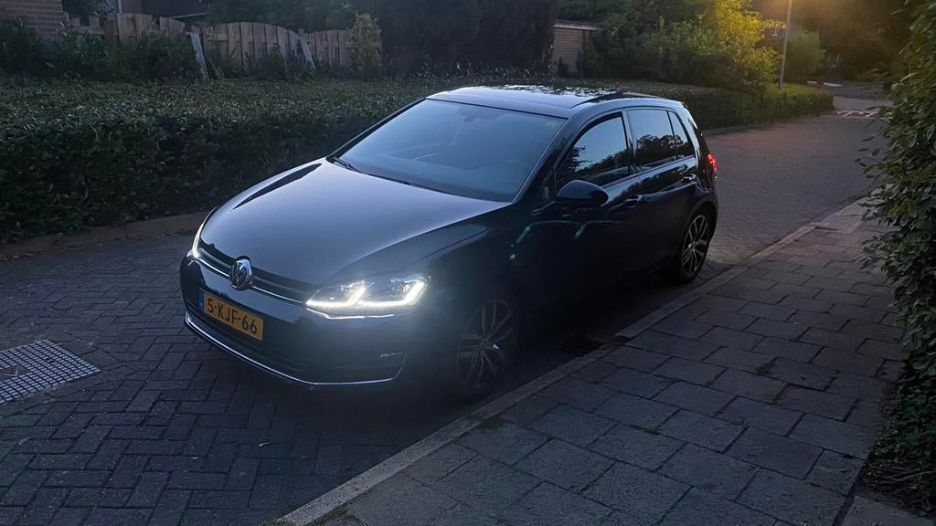 Volkswagen Golf 7 1.4 TSI ACT Highline Bomvol opties., Zwart, 4 cilinders, Leder en Stof, Zwart
