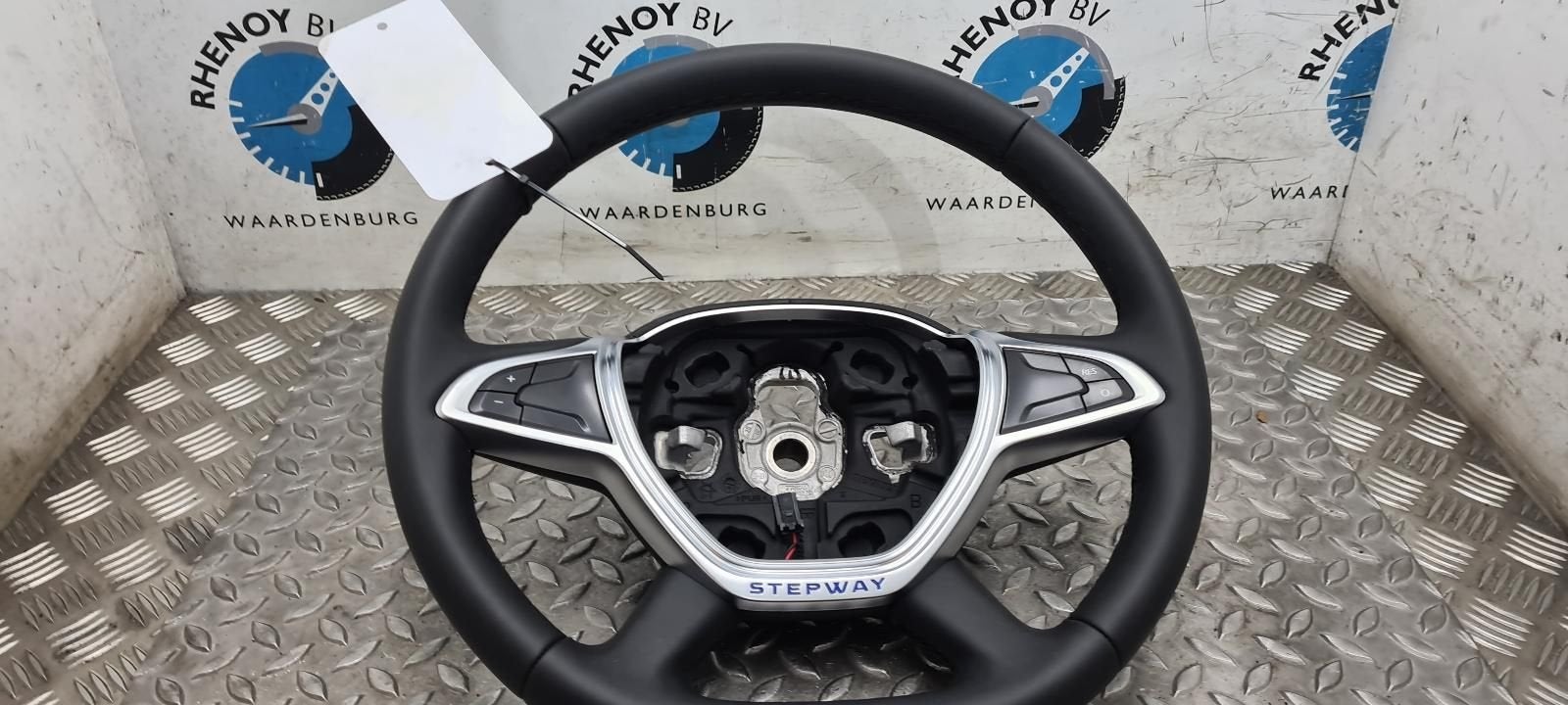 DACIA SANDERO STEPWAY STUURWIEL 2019, Ophalen of Verzenden, Gebruikt, Stiba lid