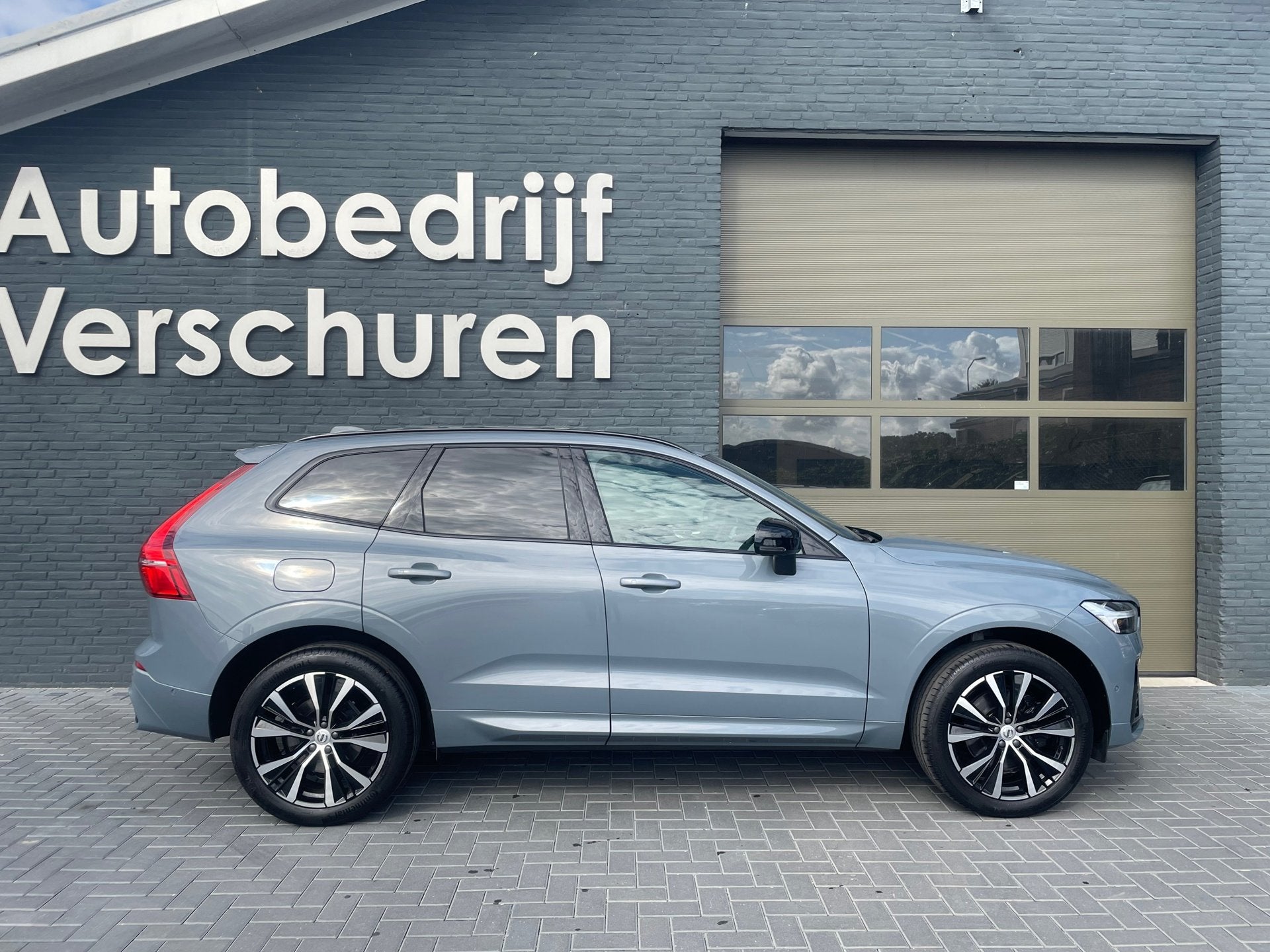Volvo XC60 2.0 T6 Plug-in hybrid AWD dark 360° camera harma, Automaat, Lichtsensor, Gebruikt, Zwart
