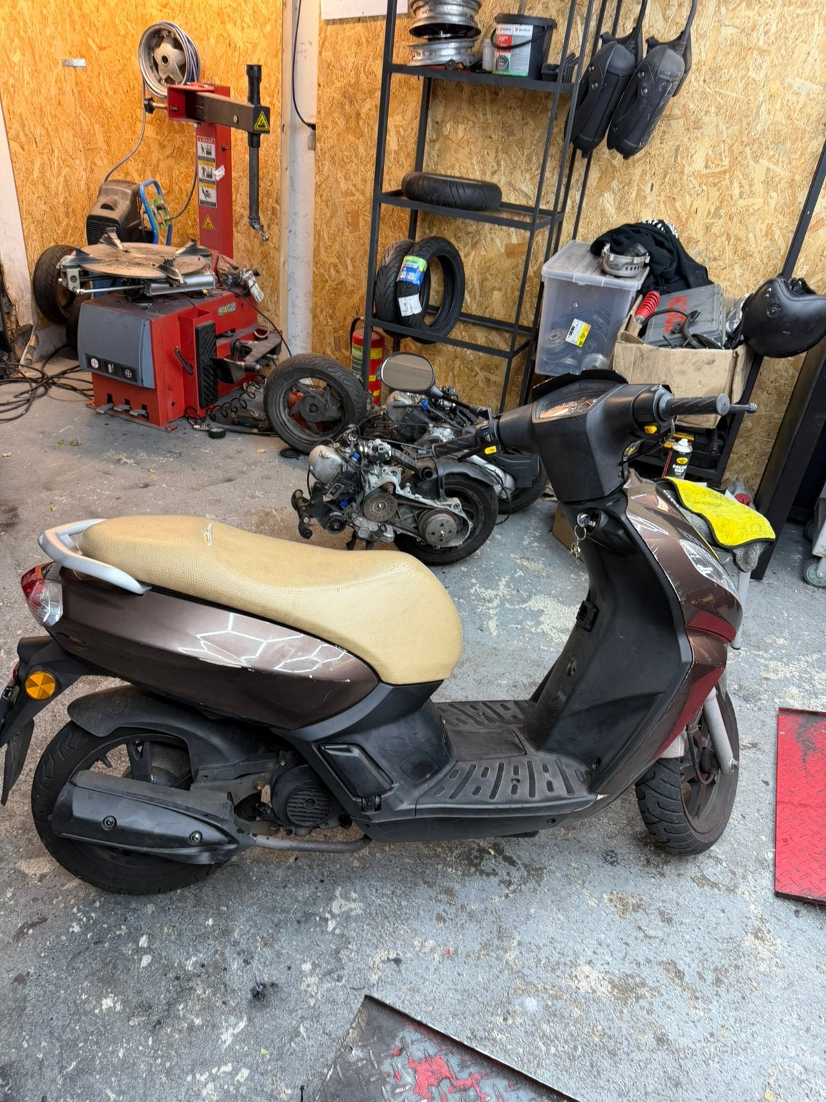 Peugeot Kisbee 2016 4 takt, Ophalen, Zo goed als nieuw, Benzine, Peugeot