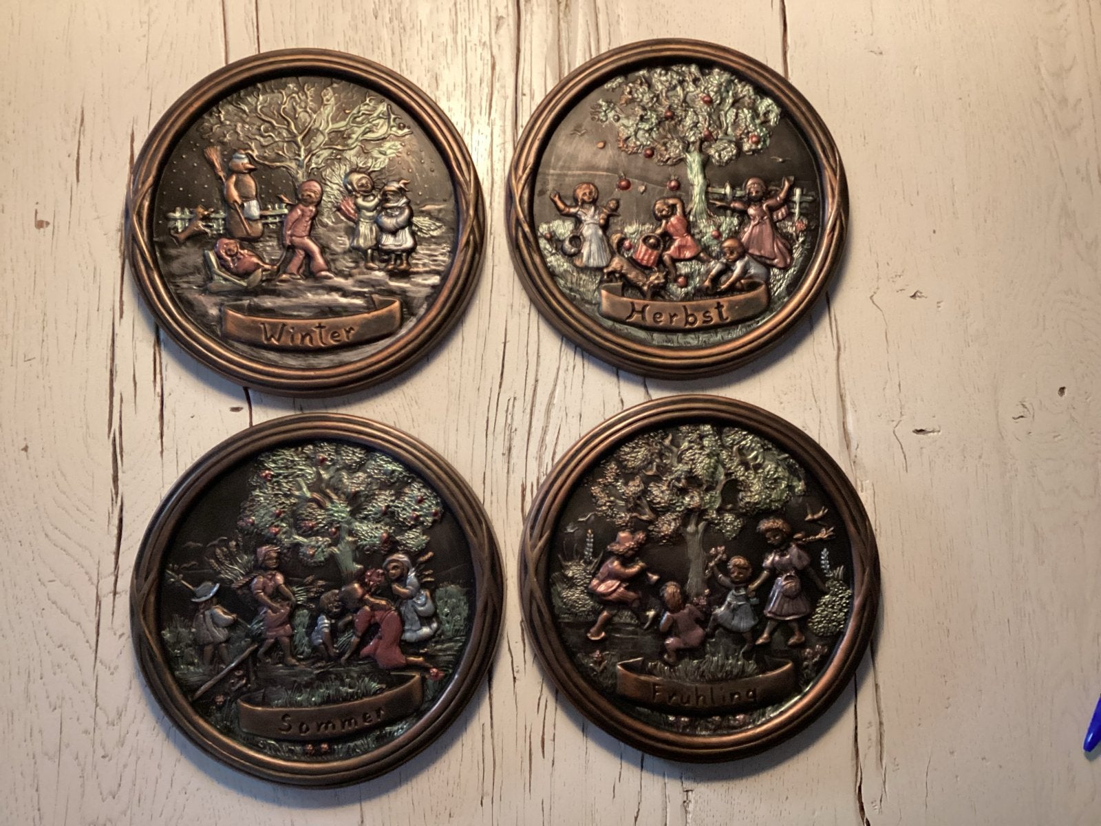 Wanddecoratie: De Vier Jaargetijden - Reliëfplaten, Antiek en Kunst, Antiek | Wandborden en Tegels, Ophalen of Verzenden