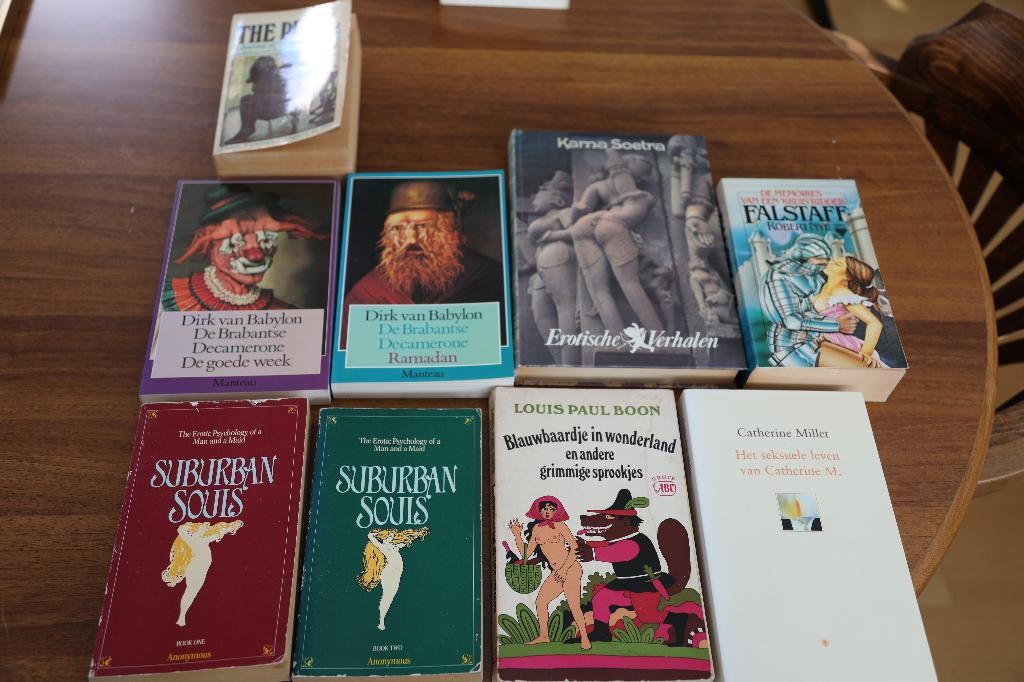9 erotische boeken, Ophalen of Verzenden, Gelezen
